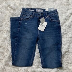 NWT Bershka Skinny Mid Rise